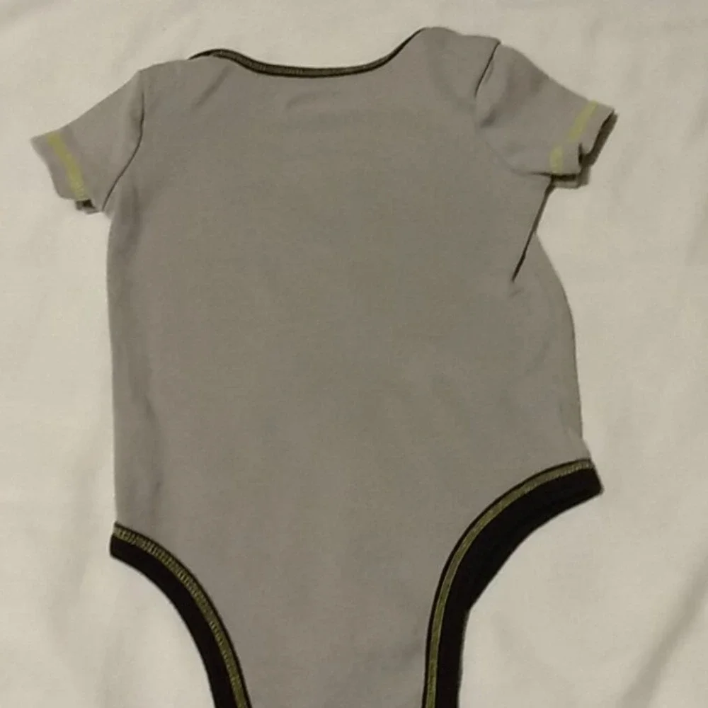 *Baby Batman Superhero at Work Graphic Onesie Gray Yellow 3 6‎ Months